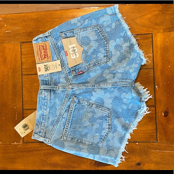 Levi’s Jean shorts - Picture 2 of 2